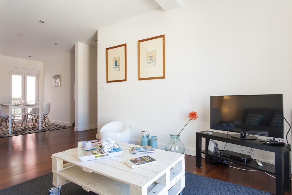 Joivy Joyful 2Br Apt With Terrace Nearby Sao Bento Palace Apartment Lisbon Room photo